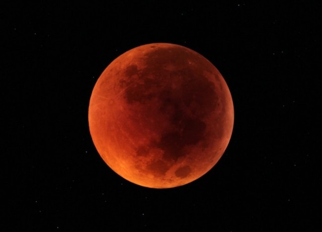 Lunar-Eclipse-on-April-15-Will-be-Visible-All-Across-America42-650x469